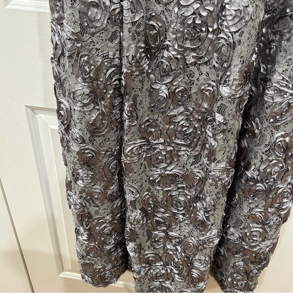 NWT Alex Evenings Sequin Floral Lace Ribbon Rosette Gown Gray Silver Size 12 - Picture 5 of 12